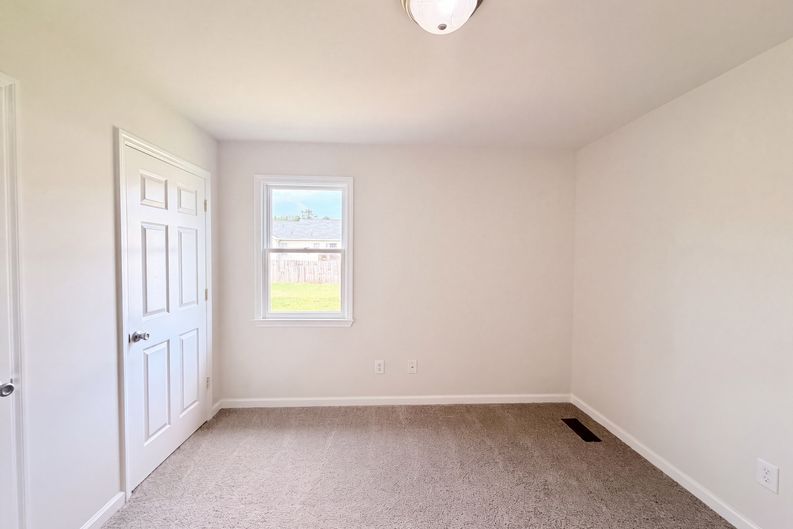 Photo 8 of 19 of 326 Gallop Ln, Springfield, TN