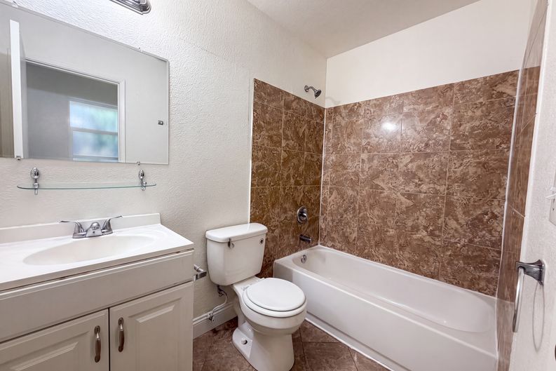 Photo 19 of 25 of 7804 McClintock Way, Sacramento, CA