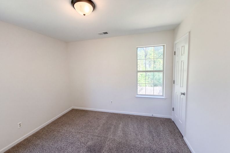 Photo 13 of 19 of 218 Stonewood Dr, West Columbia, SC