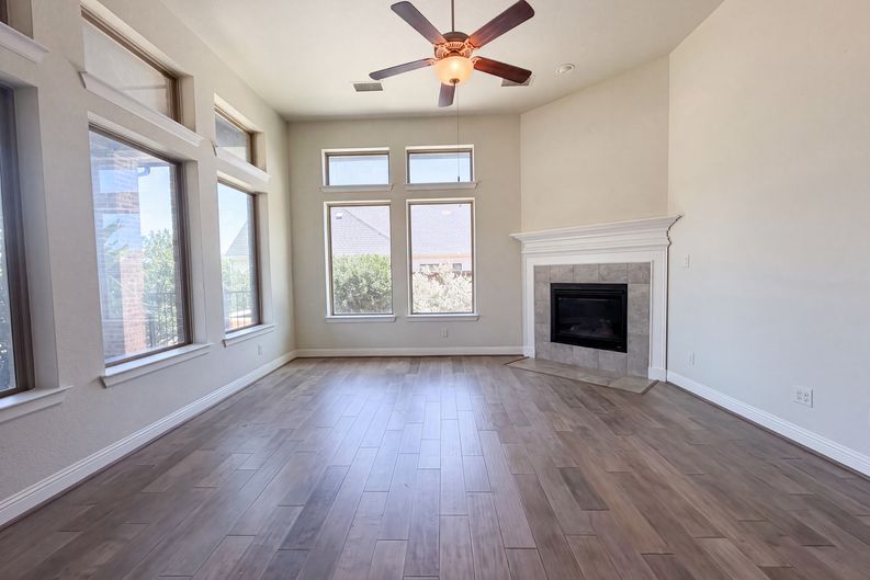 Photo 3 of 21 of 1901 Crested Ridge Rd, Aledo, TX