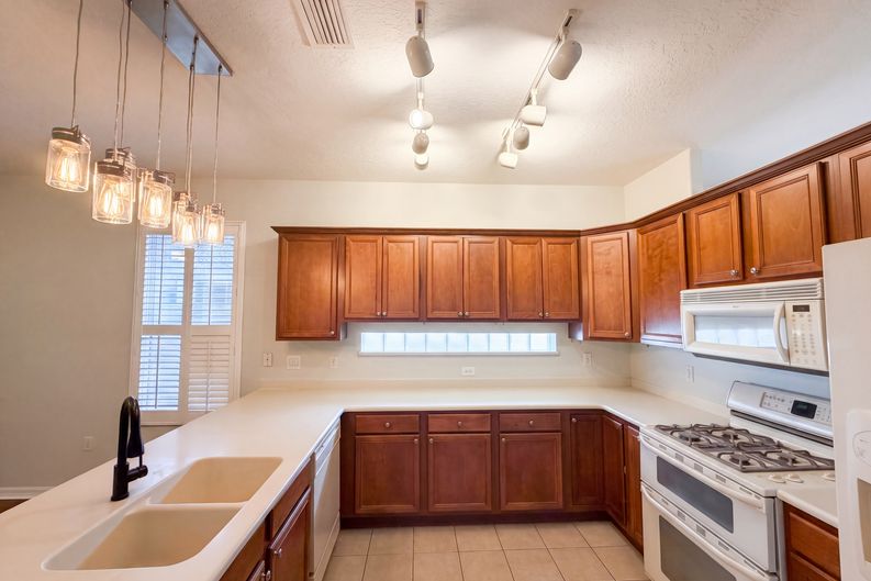 Photo 8 of 24 of 33450 Irongate Dr, Leesburg, FL