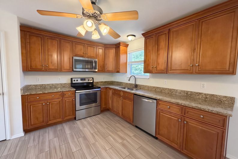 Photo 7 of 23 of 897 Stone Gate Dr, De Soto, MO