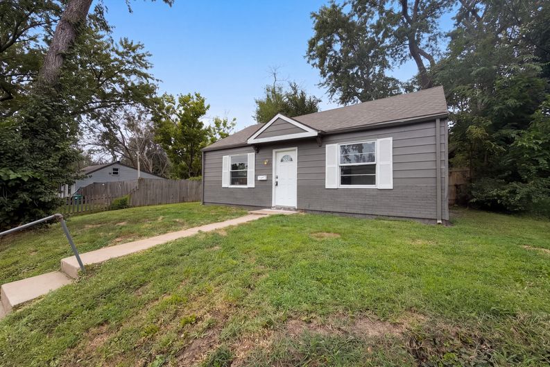 Photo 18 of 20 of 4770 Woodend Ave, Kansas City, KS
