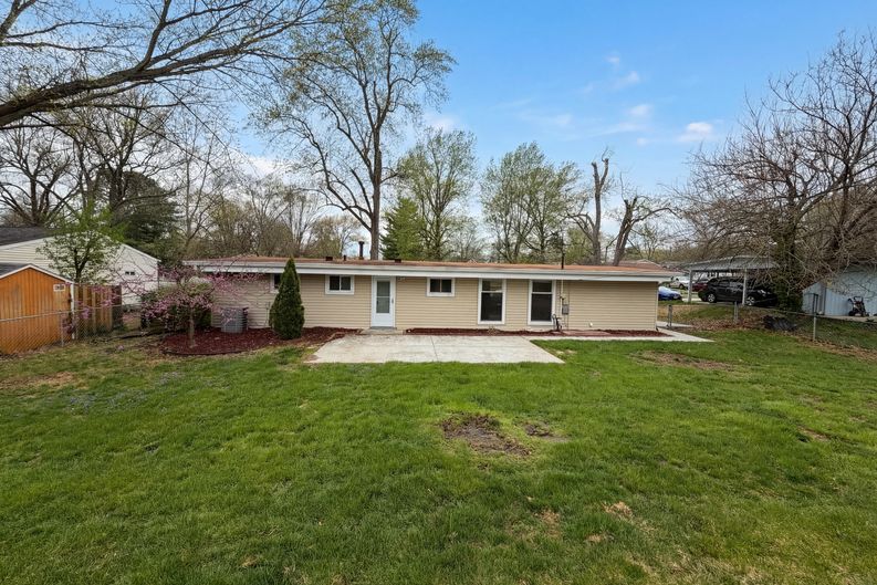 Photo 5 of 19 of 510 Wicklow Dr, Ballwin, MO
