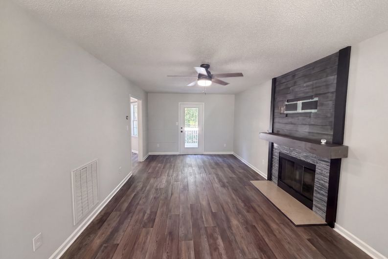 Photo 3 of 18 of 255 Rocky Point Ct, Fuquay Varina, NC