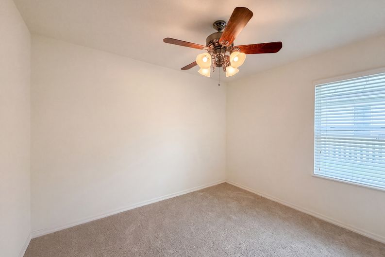 Photo 19 of 24 of 12902 Scout Ct, Grand Island, FL