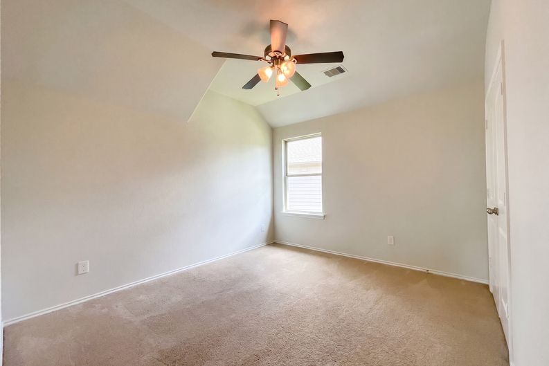 Photo 10 of 17 of 18813 Genova Bay Ct, New Caney, TX