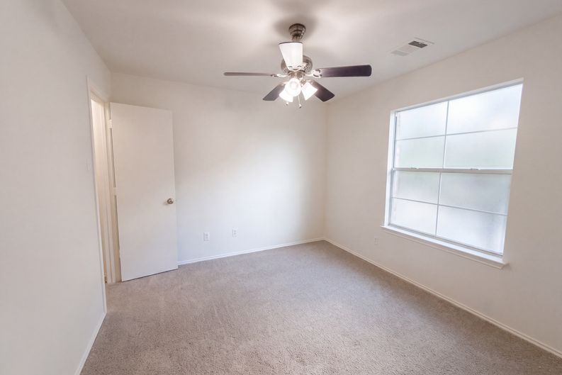 Photo 15 of 29 of 11521 Melstone Dr, Manor, TX