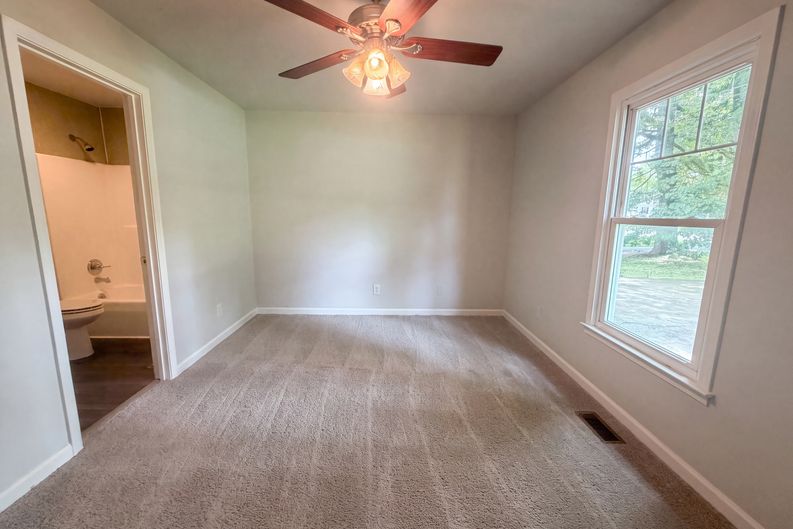 Photo 4 of 17 of 225 Tobacco Rd, Clarksville, TN