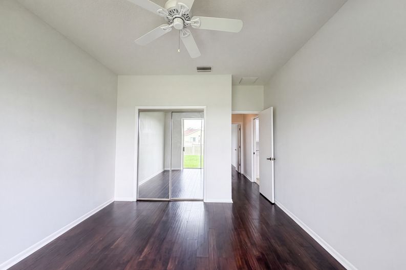 Photo 15 of 28 of 12919 Prestwick Dr, Riverview, FL