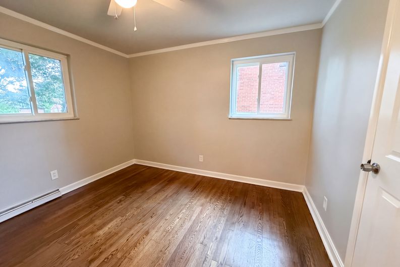 Photo 4 of 21 of 9122 Neil Dr, Cincinnati, OH