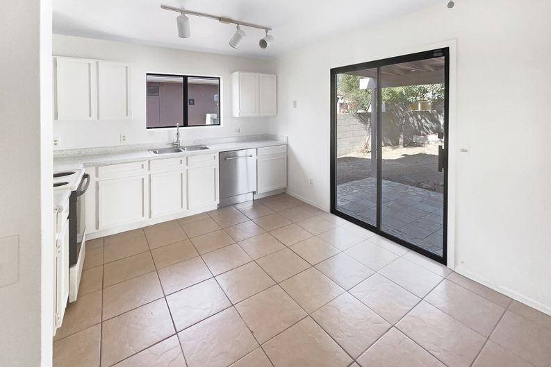 Photo 10 of 17 of 1624 W Mulholland Ct, Tucson, AZ
