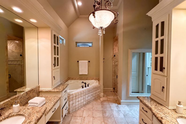 Photo 18 of 33 of 6113 Rock Dove Cir, Colleyville, TX