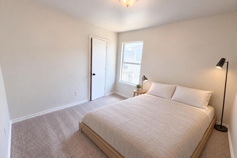 Photo 9 of 17 of 1555 Parkfield Cir, Round Rock, TX