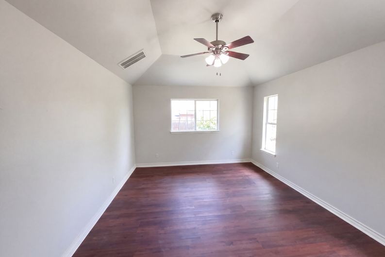 Photo 4 of 22 of 2106 Geneva St, Castroville, TX
