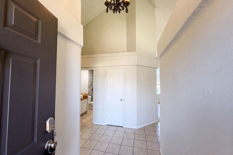 Photo 8 of 25 of 713 Lake Bluff Dr, Flower Mound, TX