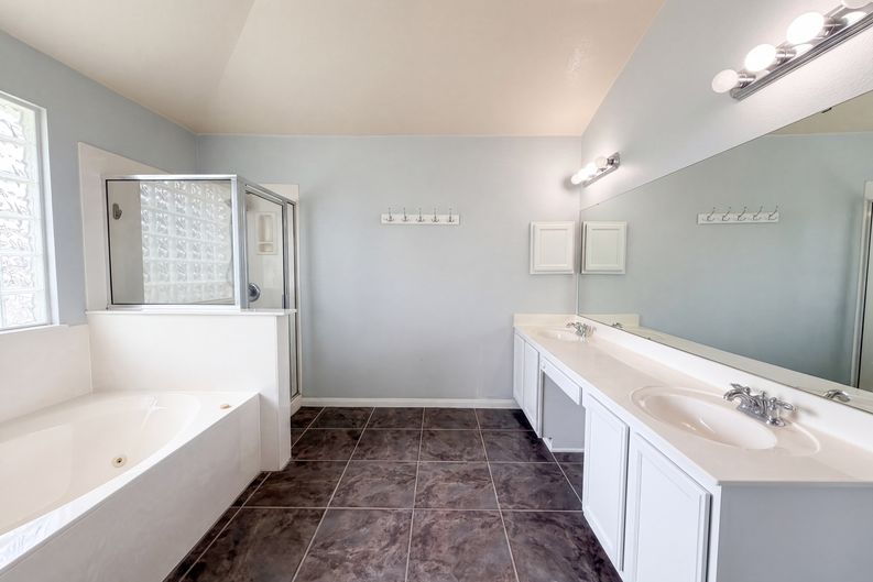Photo 12 of 19 of 313 Crowfoot Dr, Harker Heights, TX