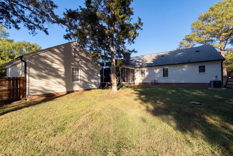 Photo 22 of 35 of 4704 Benridge Ln, Charlotte, NC