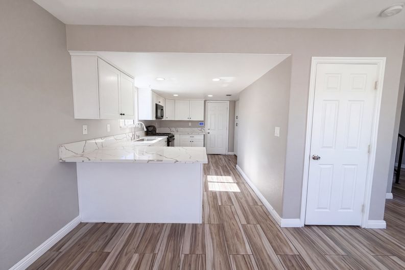 Photo 7 of 21 of 16960 Sorrento Ln, Victorville, CA