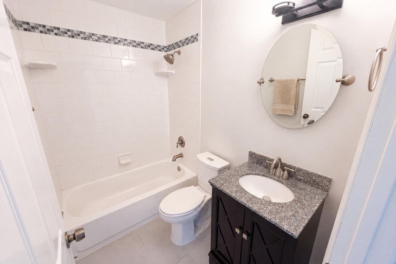 Photo 14 of 28 of 1061 Hunt St NW, Palm Bay, FL