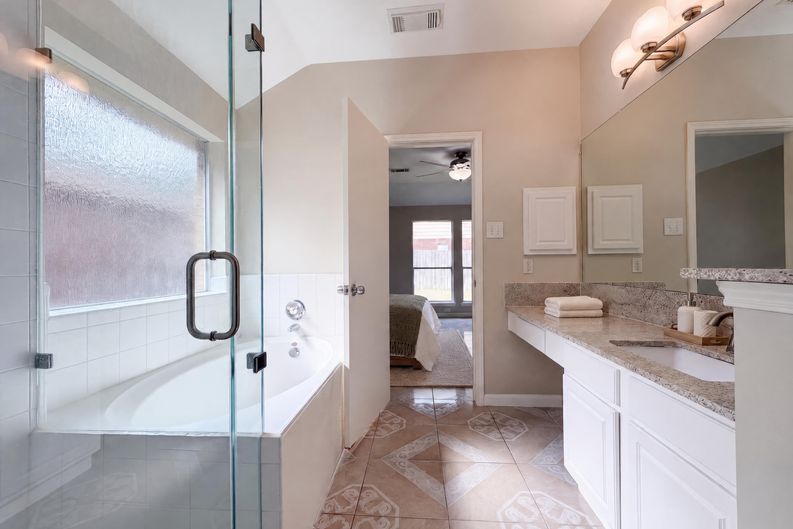 Photo 13 of 19 of 3419 Foursome Ln, Sugar Land, TX
