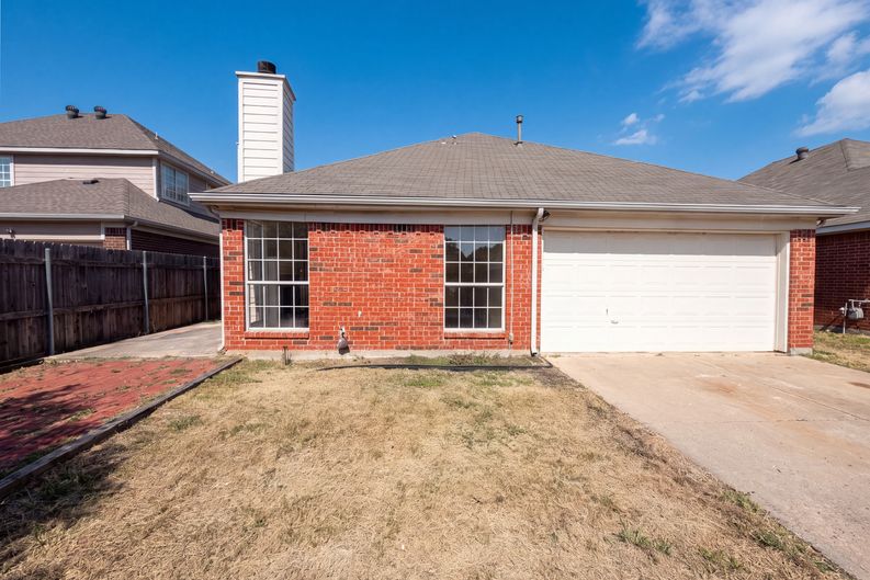 Photo 23 of 26 of 7008 Chateau Dr, Frisco, TX