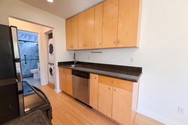 Photo 8 of 16 of 1300 NE 68th Ave, Portland, OR