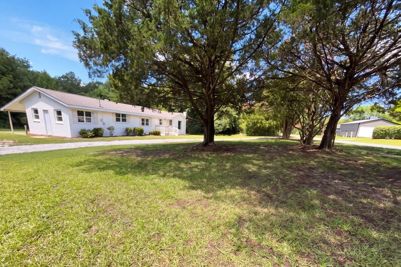 Photo 29 of 32 of 630 S Lee St, Batesburg, SC