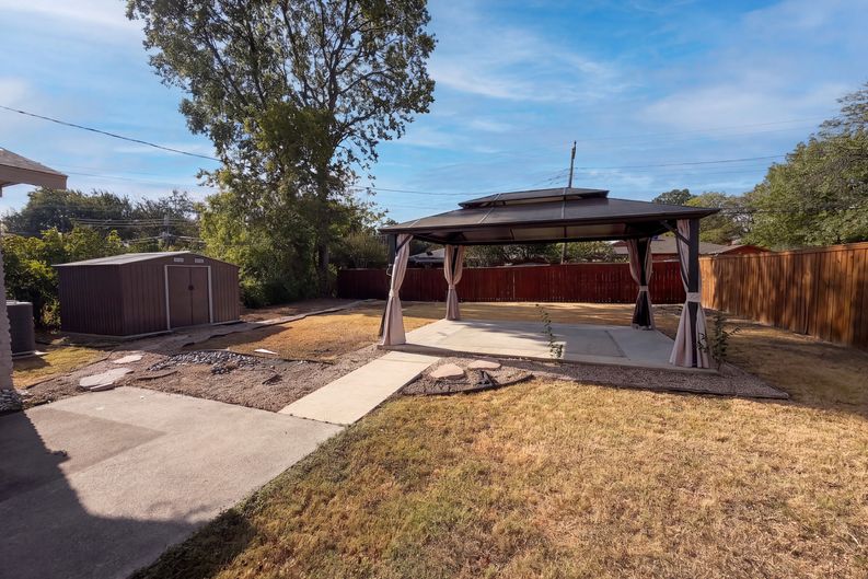 Photo 22 of 23 of 8540 Foxwood Ln, Dallas, TX