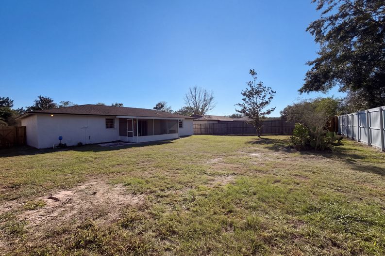 Photo 19 of 21 of 8965 Grampian Dr N, Jacksonville, FL