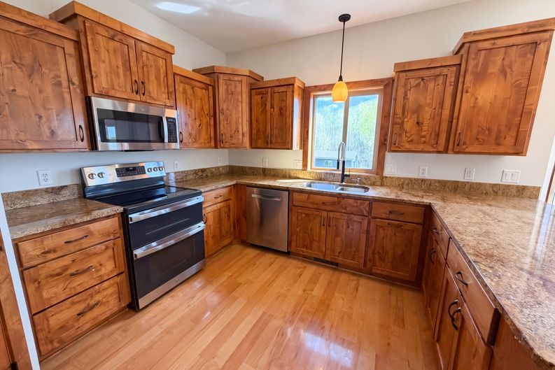 Photo 7 of 34 of 3072 Nottingham Rd S, St. Cloud, MN