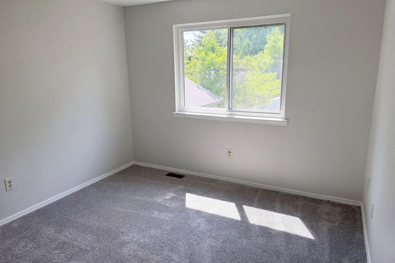 Photo 14 of 28 of 21425 Averhill St, Farmington Hills, MI