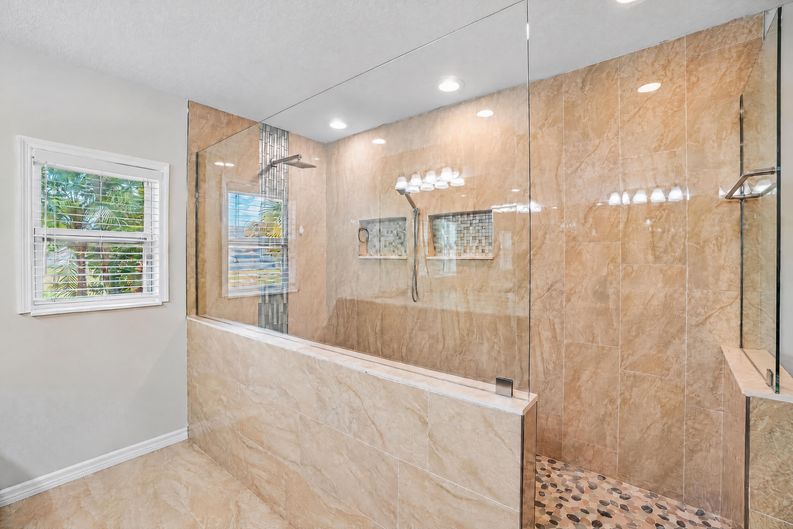 Photo 34 of 63 of 5609 Executive Dr, New Port Richey, FL