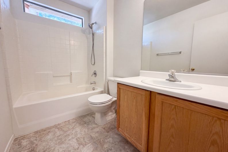 Photo 13 of 17 of 4818 Lone Grove Dr, Las Vegas, NV