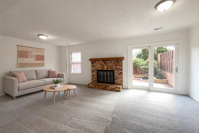 Photo 9 of 23 of 645 N Armistead St, Alexandria, VA