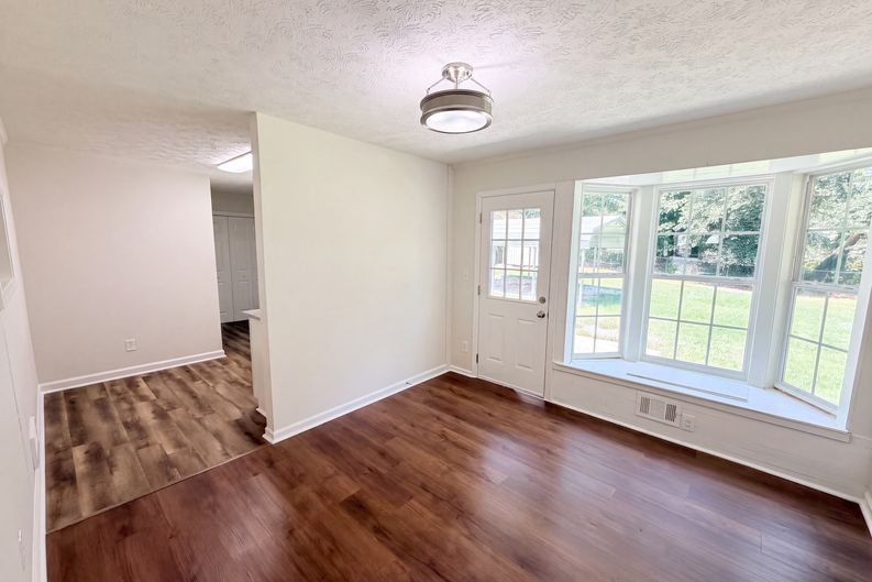 Photo 7 of 17 of 467 Oak Way, Lawrenceville, GA