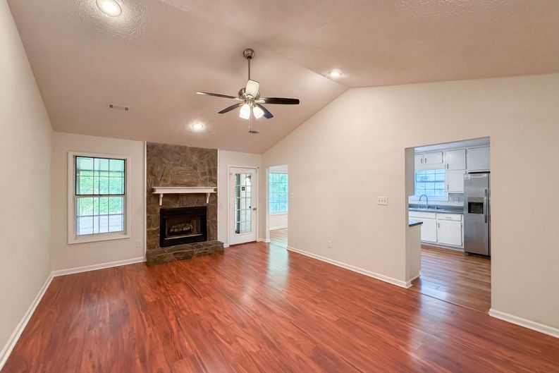 Photo 3 of 22 of 430 Cornwallis Way, Fayetteville, GA