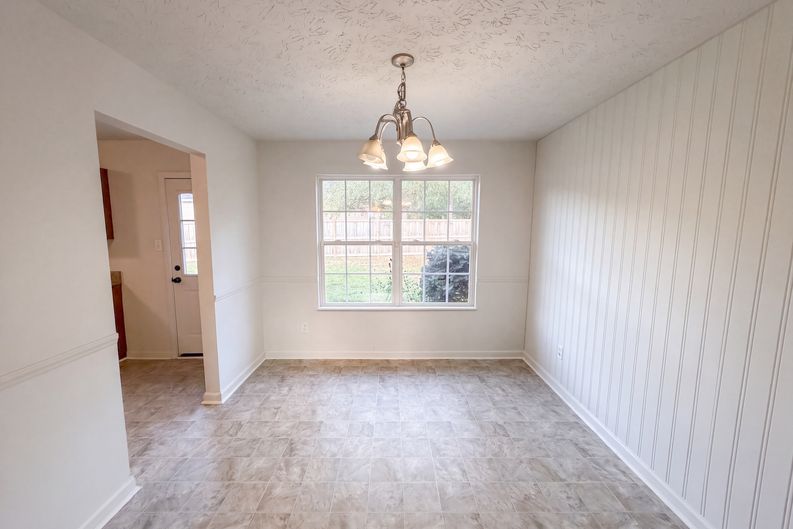 Photo 9 of 30 of 7111 Pinecroft Ln, Knoxville, TN