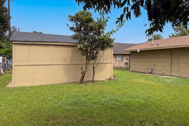 Photo 32 of 33 of 7706 Marinette Dr, Houston, TX