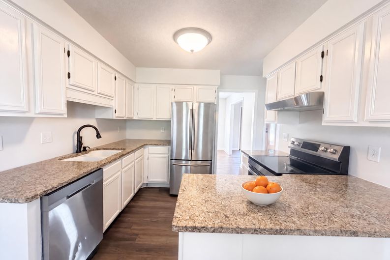 Photo 9 of 23 of 1819 Bourne Cir, Clarksville, TN
