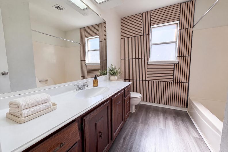Photo 13 of 21 of 6910 Vialinda Dr, Houston, TX