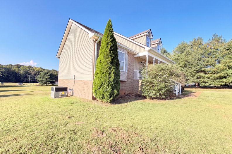 Photo 22 of 24 of 3692 Armstrong Rd, Springfield, TN