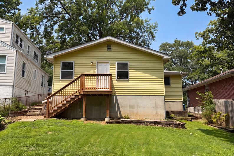 Photo 5 of 18 of 8606 Vasel Ave, Saint Louis, MO