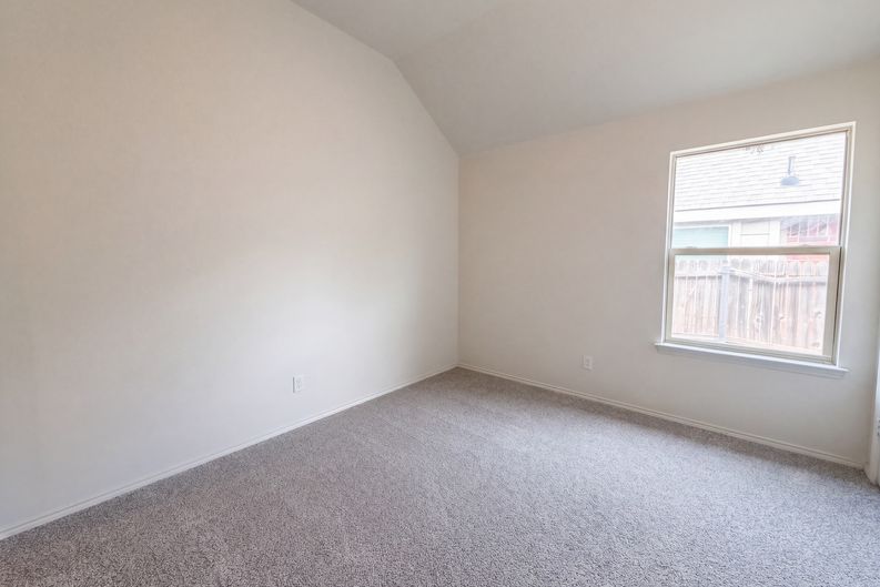 Photo 10 of 18 of 11813 Bellegrove Rd, Burleson, TX
