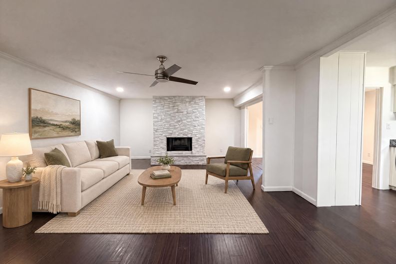 Photo 3 of 24 of 725 Ridgecrest Dr, Irving, TX