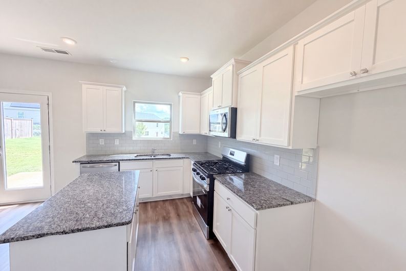 Photo 9 of 25 of 2048 Massey Ln, Winder, GA