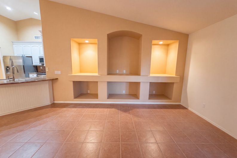 Photo 9 of 27 of 7925 W Harmony Ln, Peoria, AZ