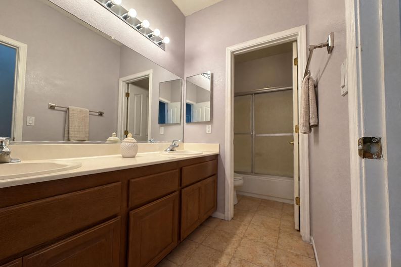 Photo 13 of 17 of 4433 El Presidio Dr, Las Vegas, NV