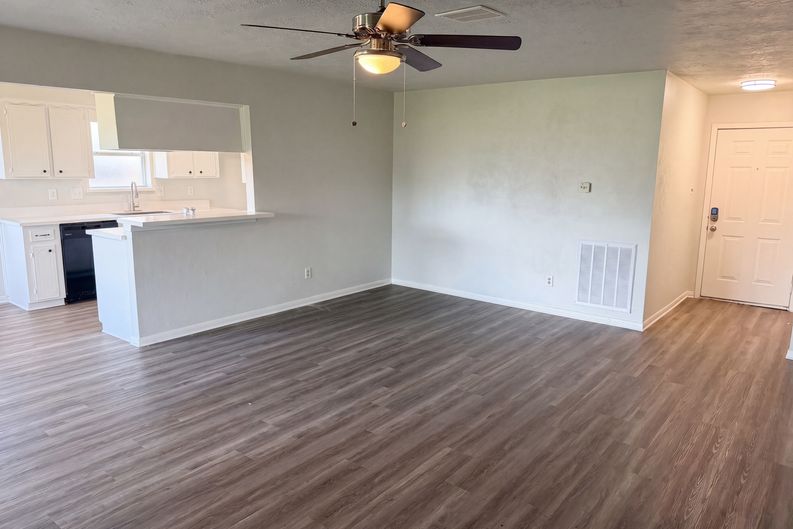 Photo 10 of 21 of 311 Fir Ridge Dr, Huffman, TX