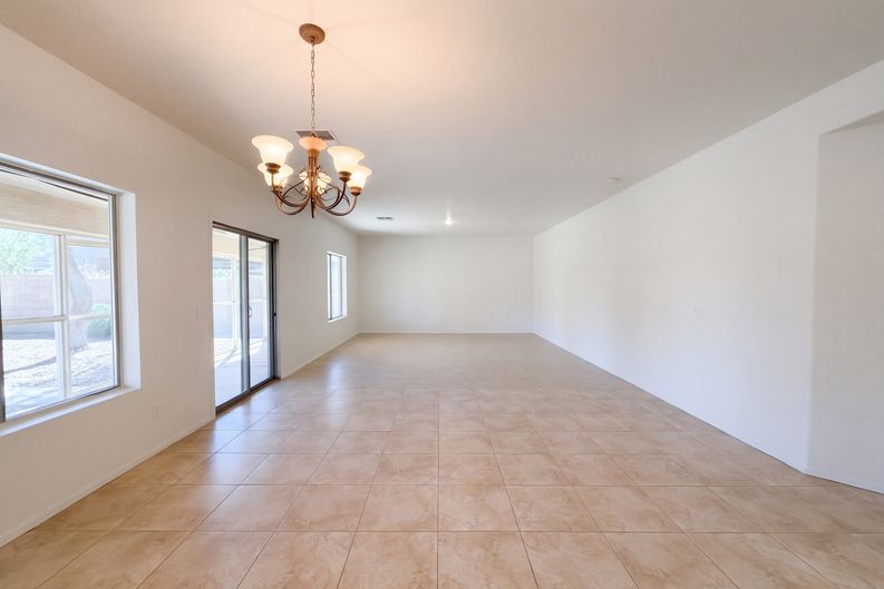 Photo 8 of 25 of 35881 W Catalan St, Maricopa, AZ